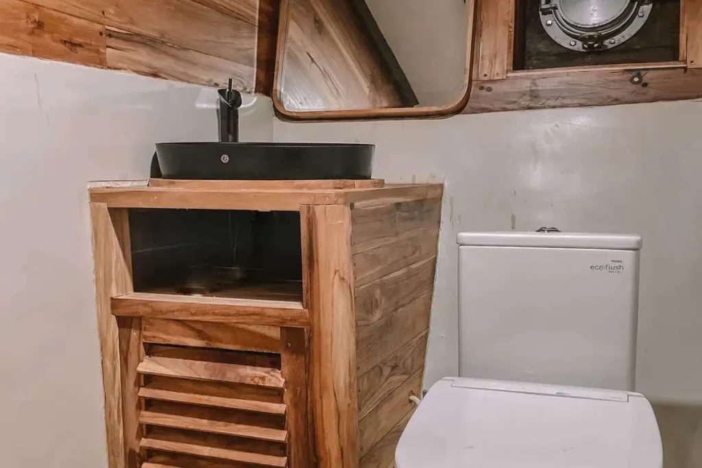 Toraja & Alor cabin aboard Elbark liveaboard