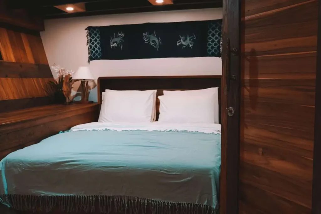 Banda Neira & Savu cabin aboard Elbark liveaboard