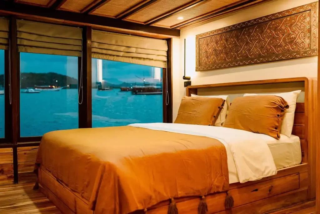 Misool cabin aboard Elbark liveaboard