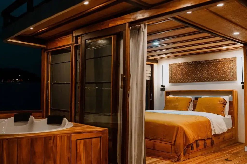 Misool cabin aboard Elbark liveaboard