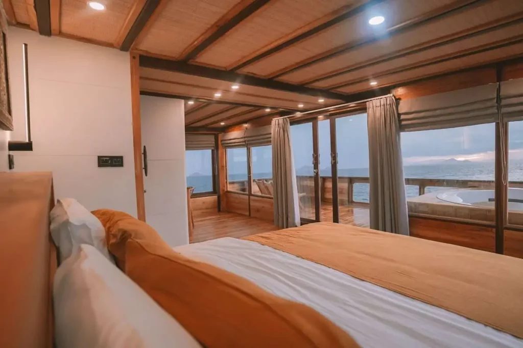 Misool cabin aboard Elbark liveaboard