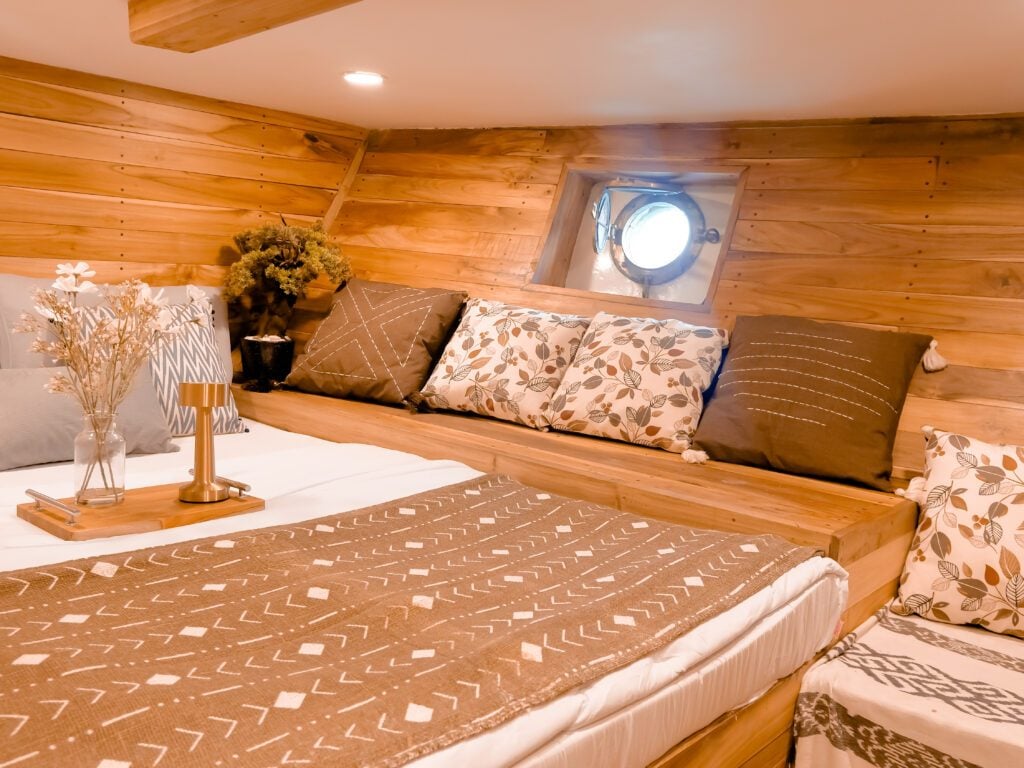Superior Suite cabin aboard Semesta liveaboard