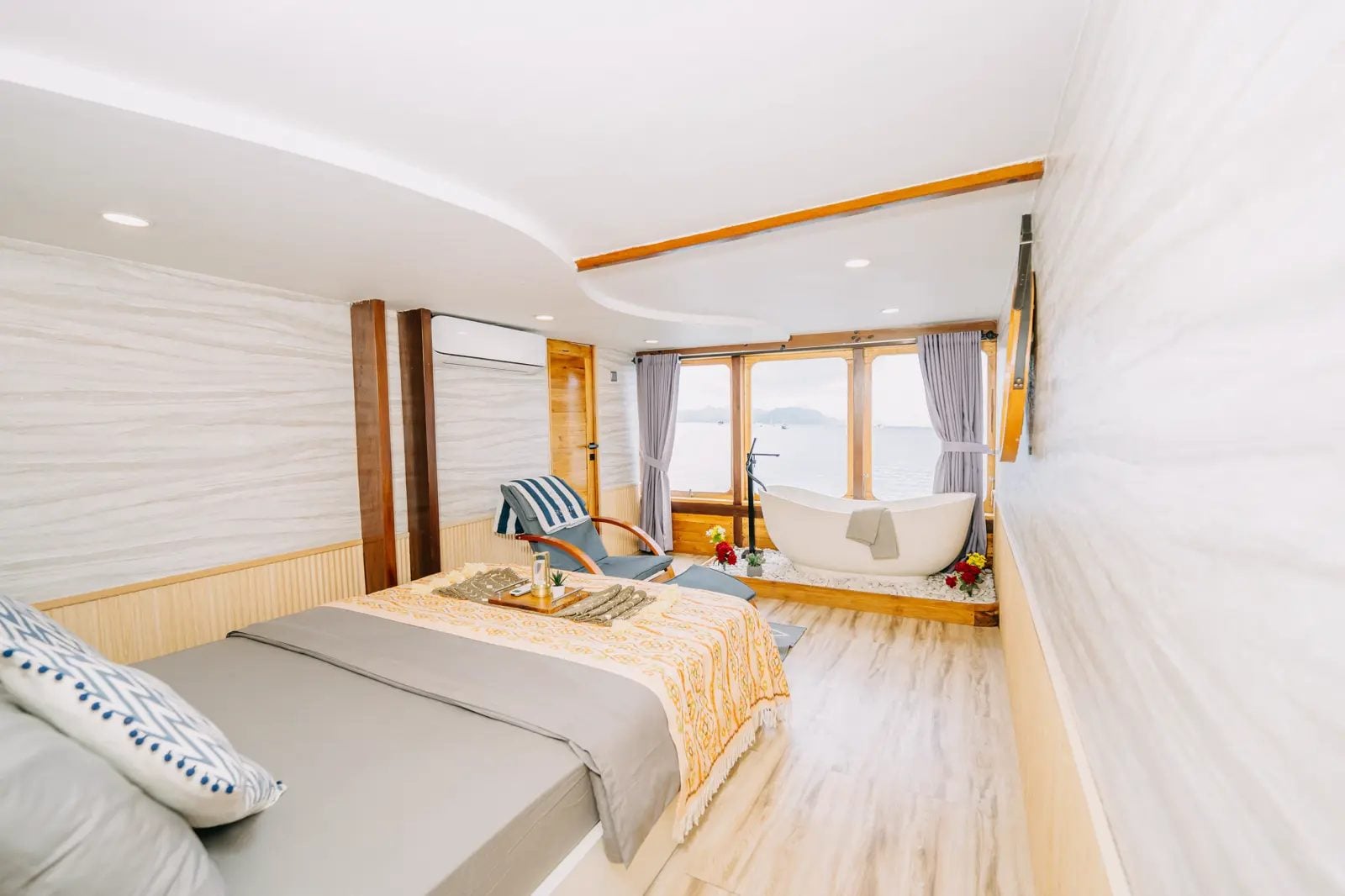 Mars (VIP Ocean Suite) cabin aboard Semesta liveaboard