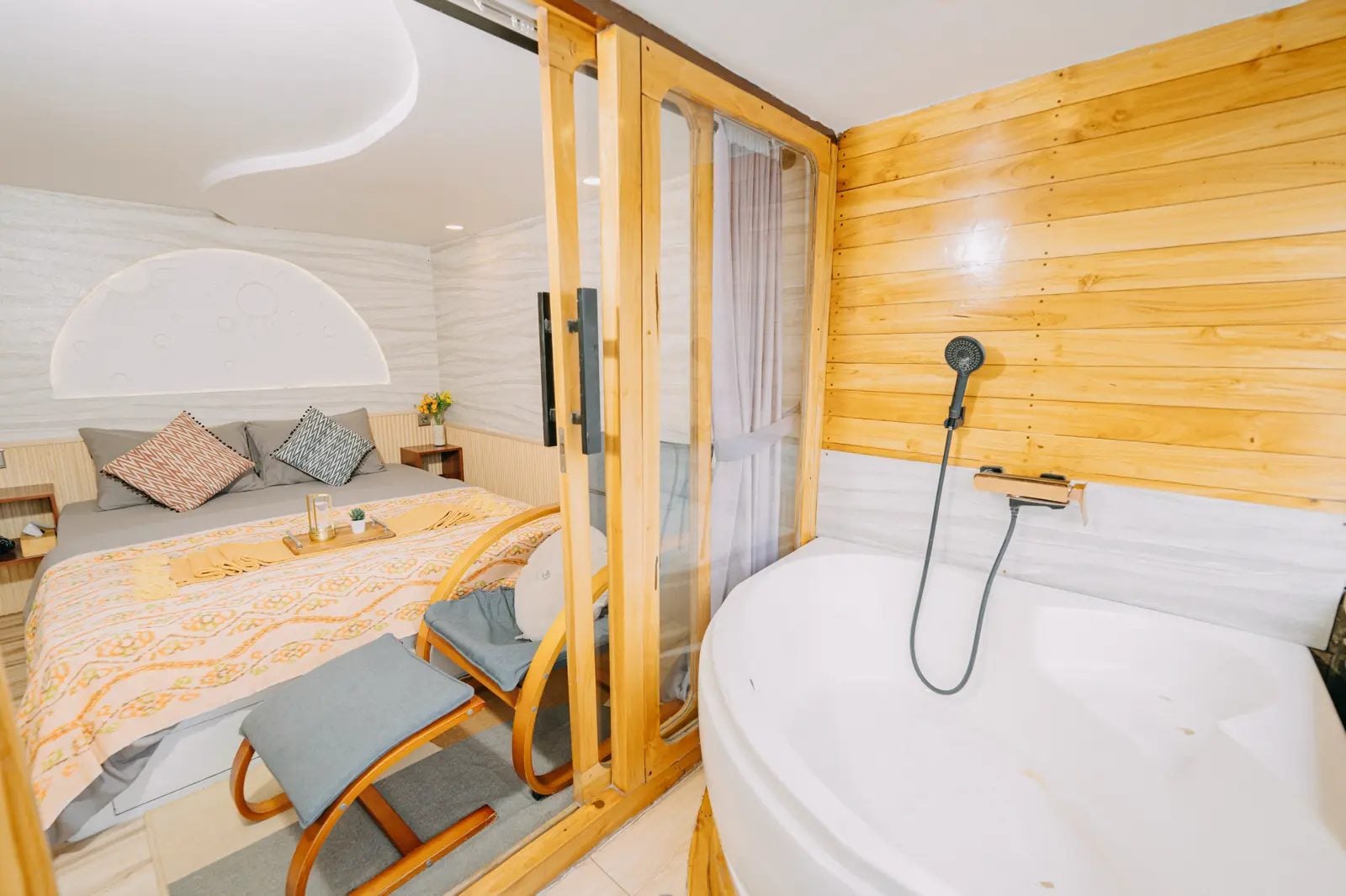 Earth (Master Balcony Suite) cabin aboard Semesta liveaboard