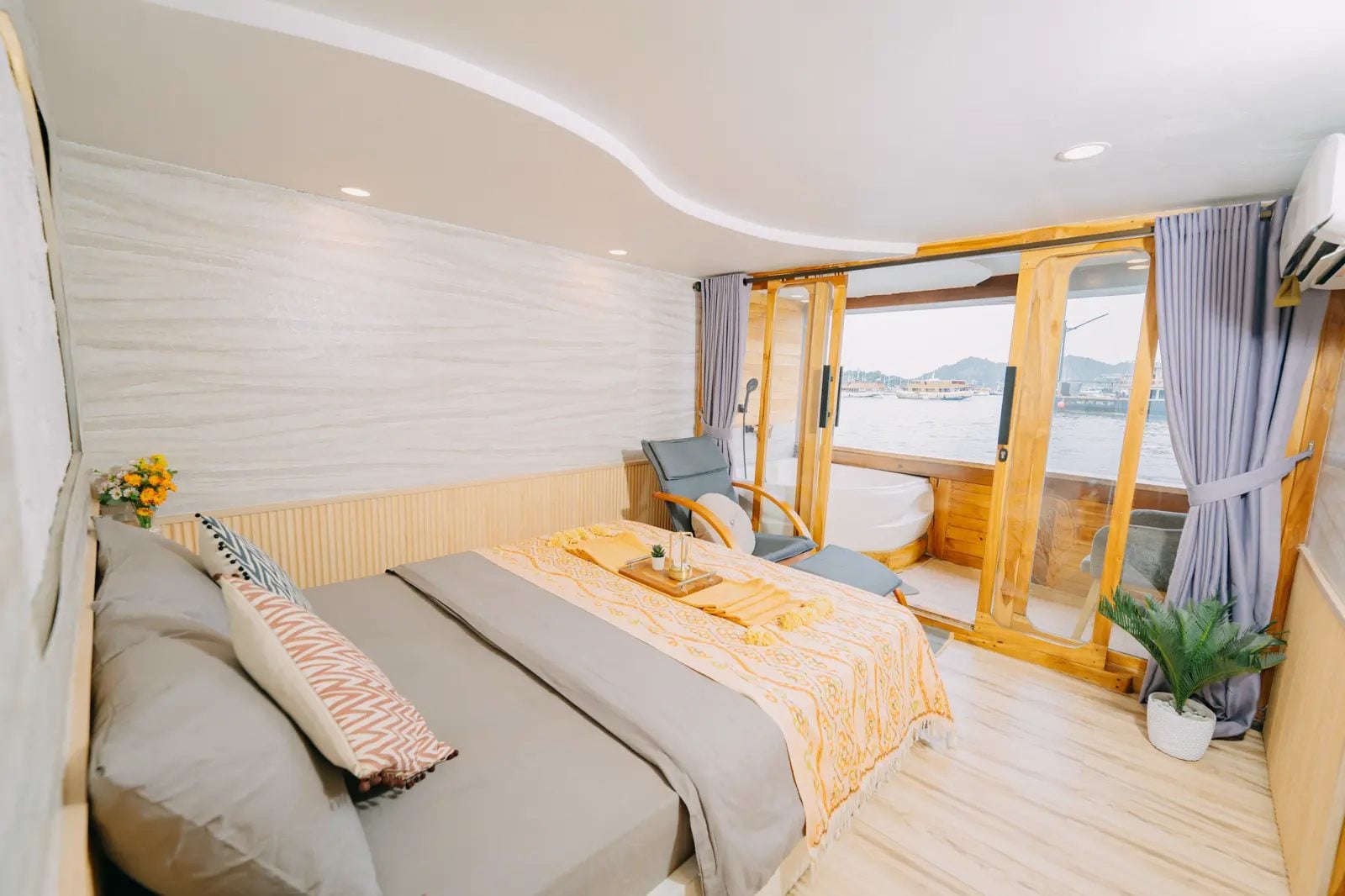 Earth (Master Balcony Suite) cabin aboard Semesta liveaboard