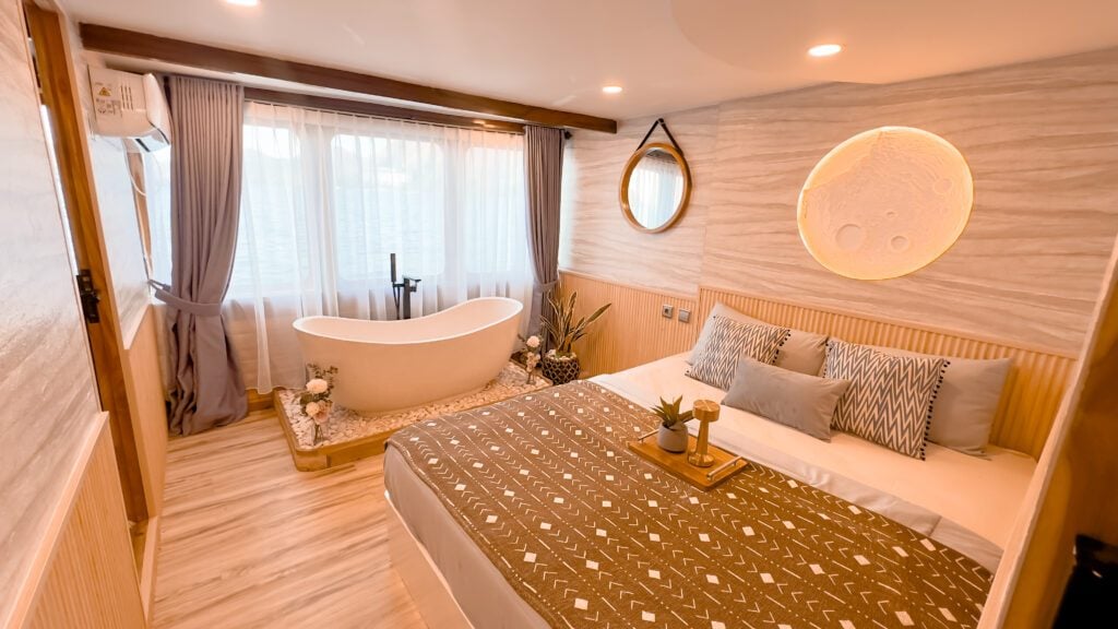 Sun (Master Ocean Suite) cabin aboard Semesta liveaboard