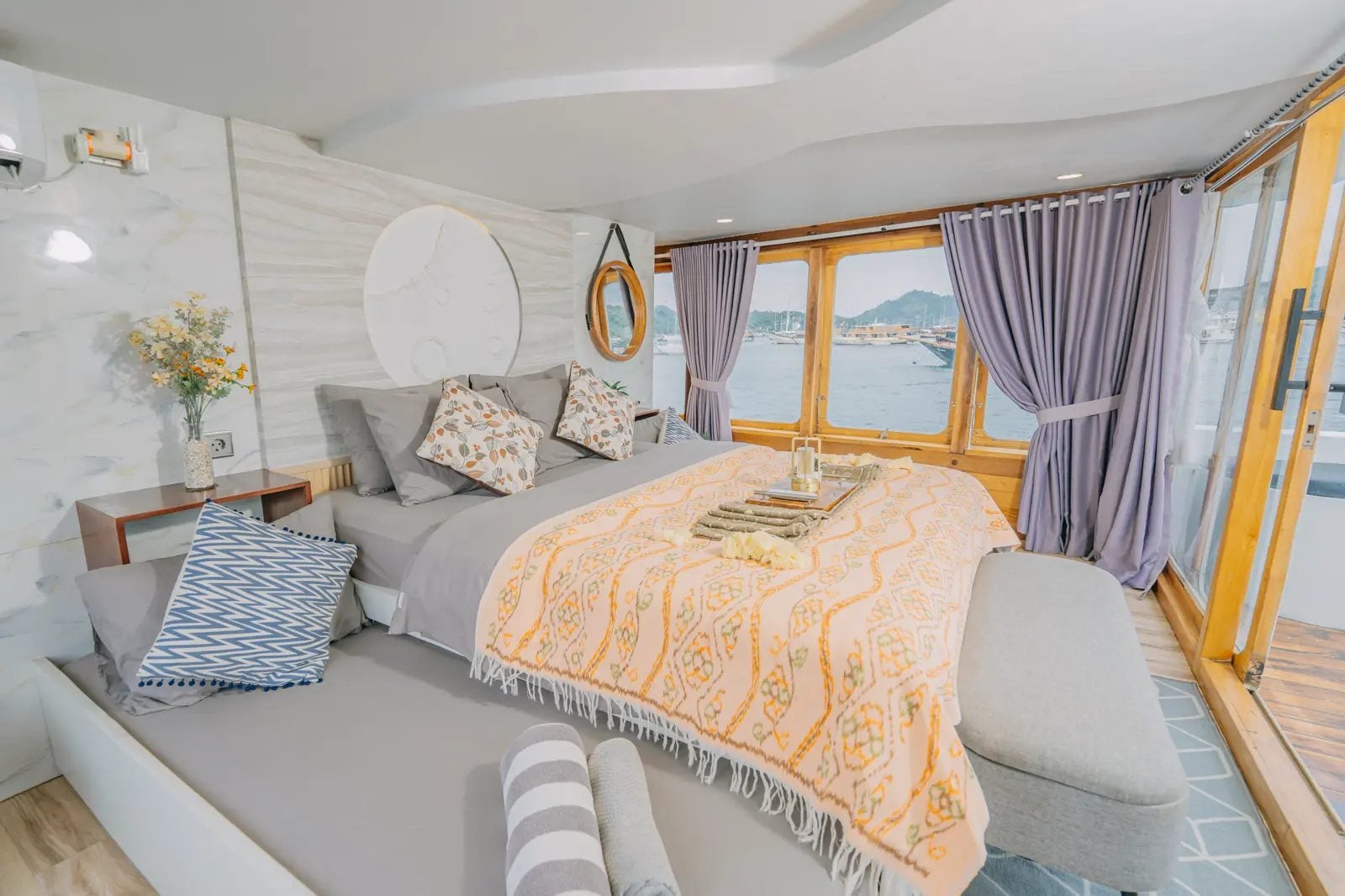 Moon (Owner's Suite) cabin aboard Semesta liveaboard