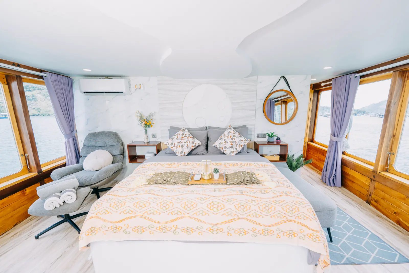 Moon (Owner's Suite) cabin aboard Semesta liveaboard