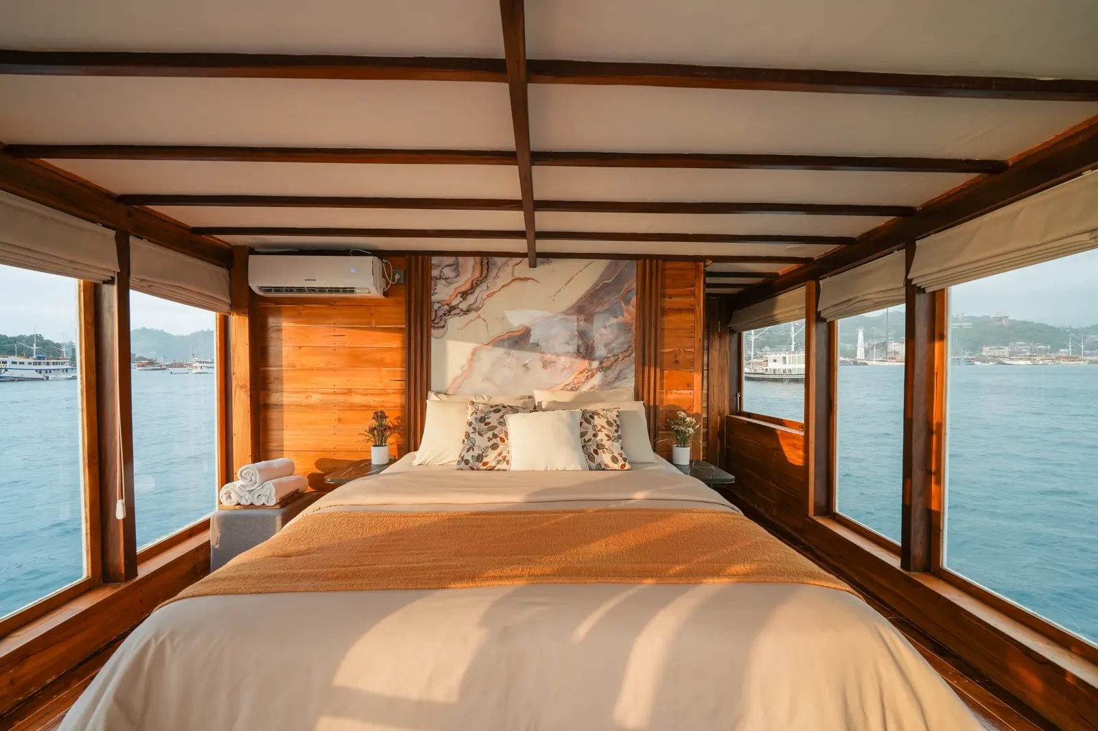 Langit VIP Suite cabin aboard Akassa liveaboard