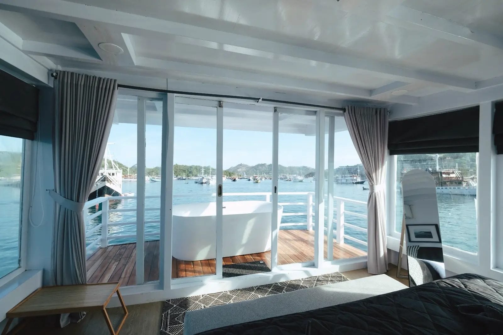 Master Padar cabin aboard Derya liveaboard