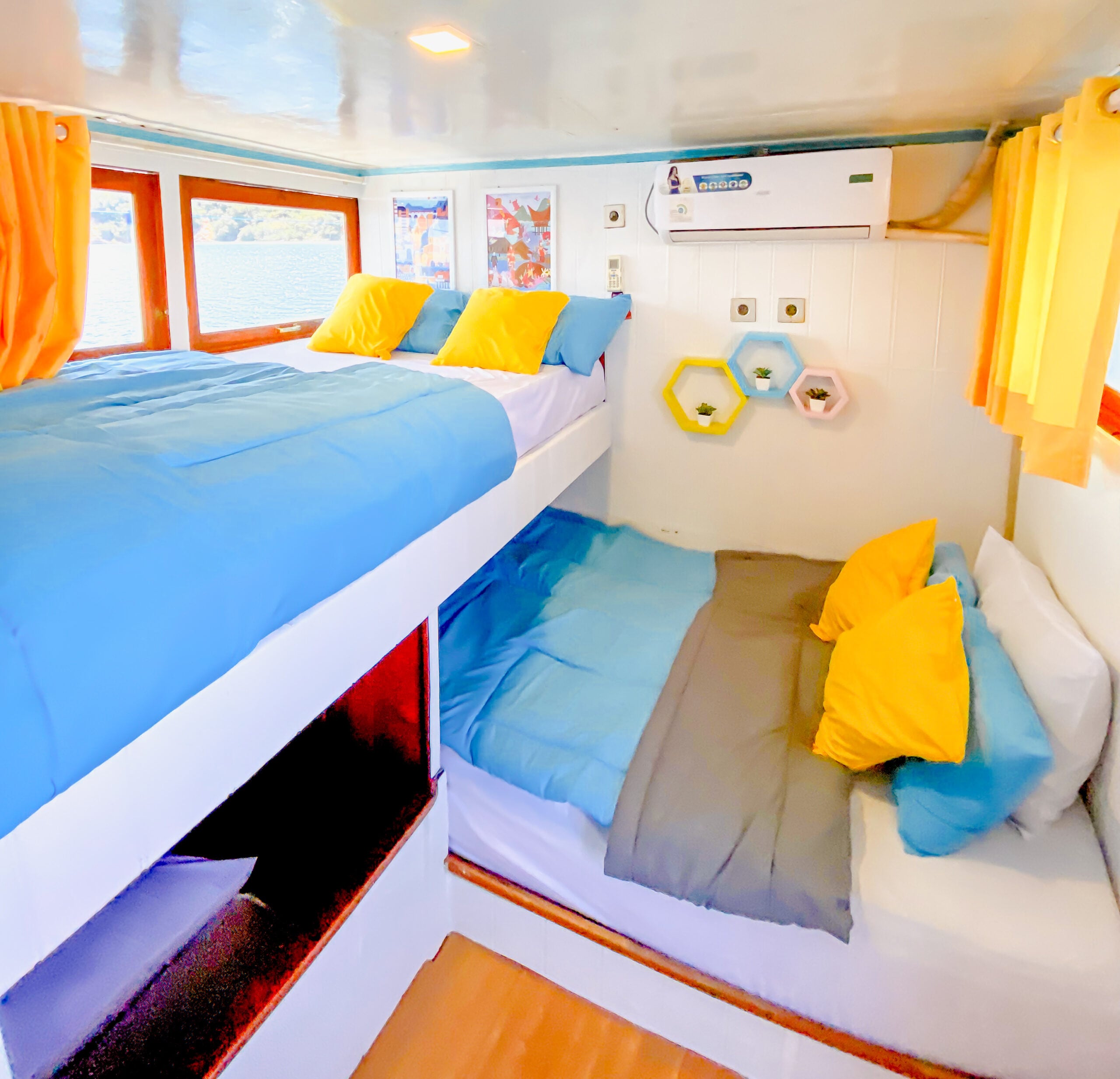 Shared Thetis cabin aboard Giona liveaboard