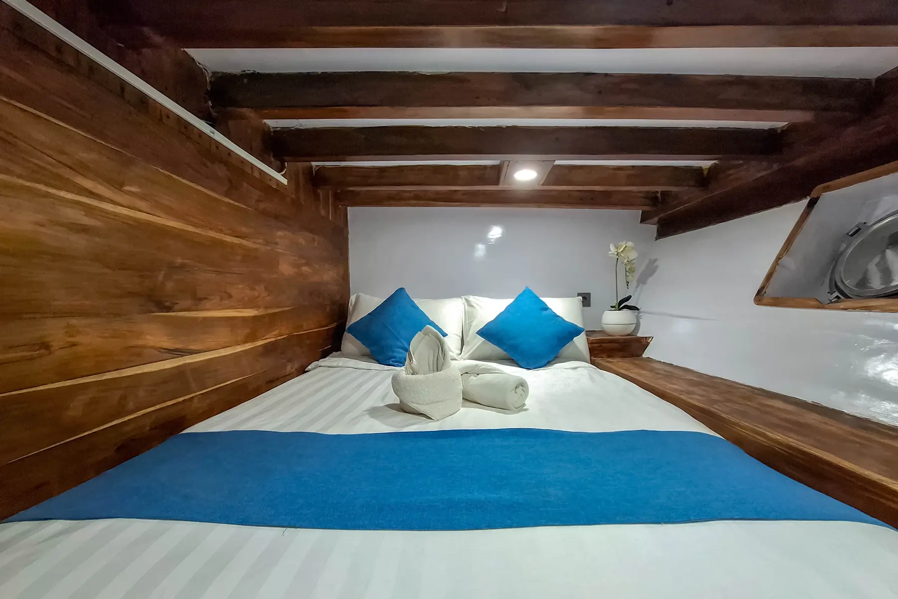 Superior Room cabin aboard Soe Besar Vanrei liveaboard