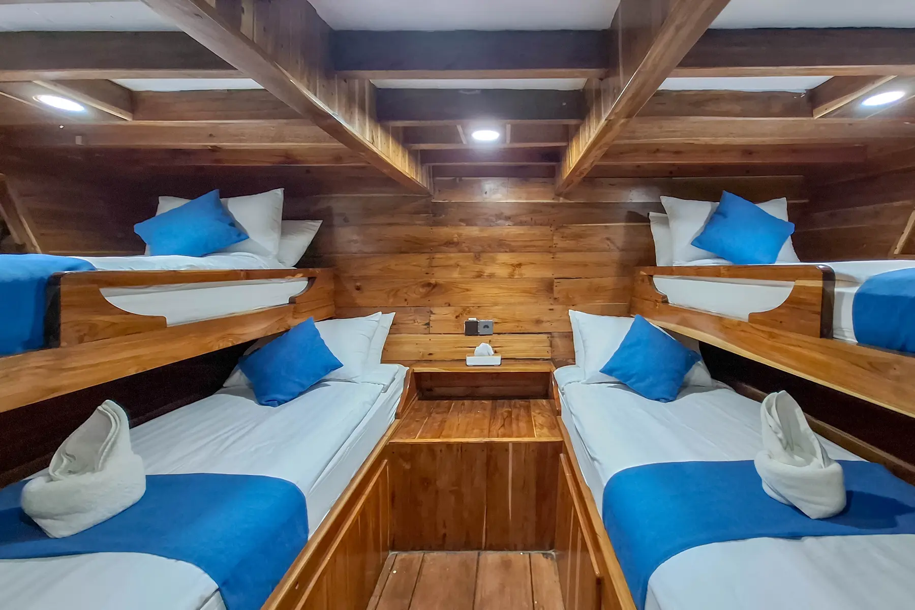 Sharing Cabin cabin aboard Soe Besar Vanrei liveaboard