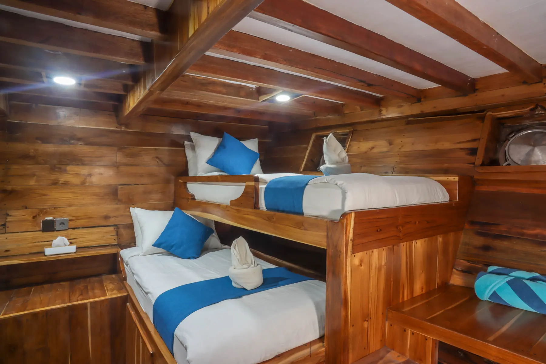 Sharing Cabin cabin aboard Soe Besar Vanrei liveaboard
