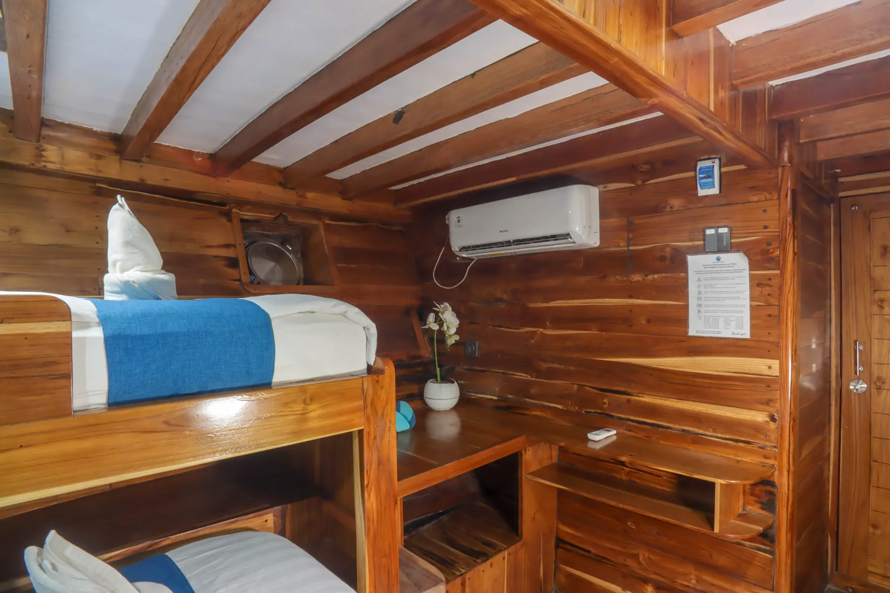 Sharing Cabin cabin aboard Soe Besar Vanrei liveaboard
