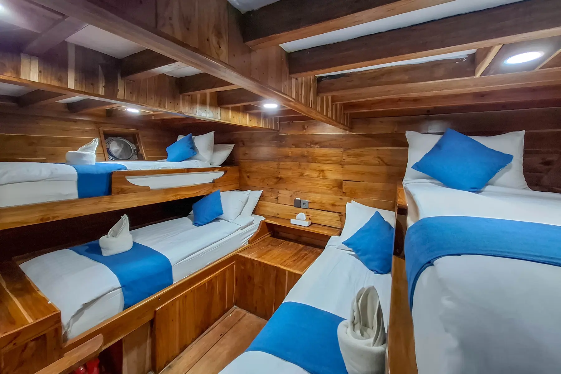 Sharing Cabin cabin aboard Soe Besar Vanrei liveaboard