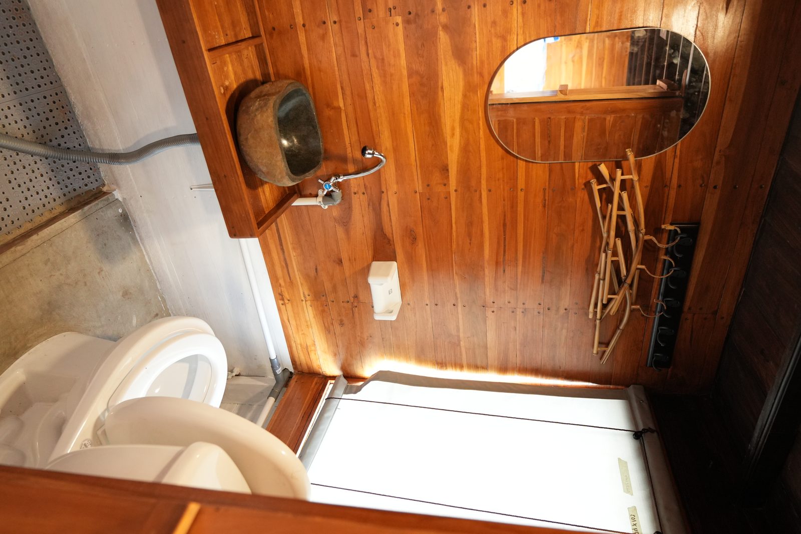 Share Room, double bed (Top Deck, 8 people) cabin aboard Kanha Citta liveaboard