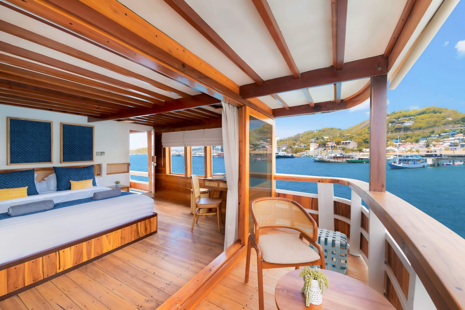 Santalum 2 cabin aboard Catnazse liveaboard