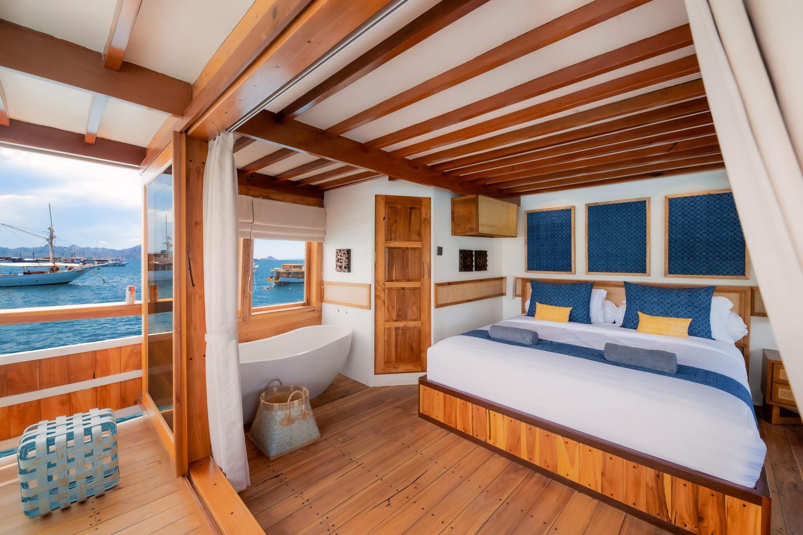 Santalum 1 cabin aboard Catnazse liveaboard