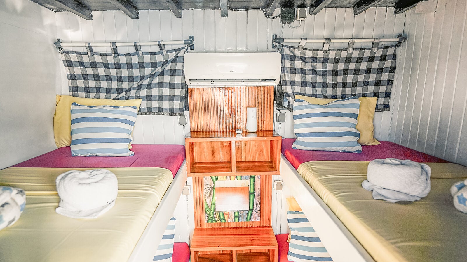 Share Cabin (4 single bunk beds) cabin aboard Kanha Natha liveaboard