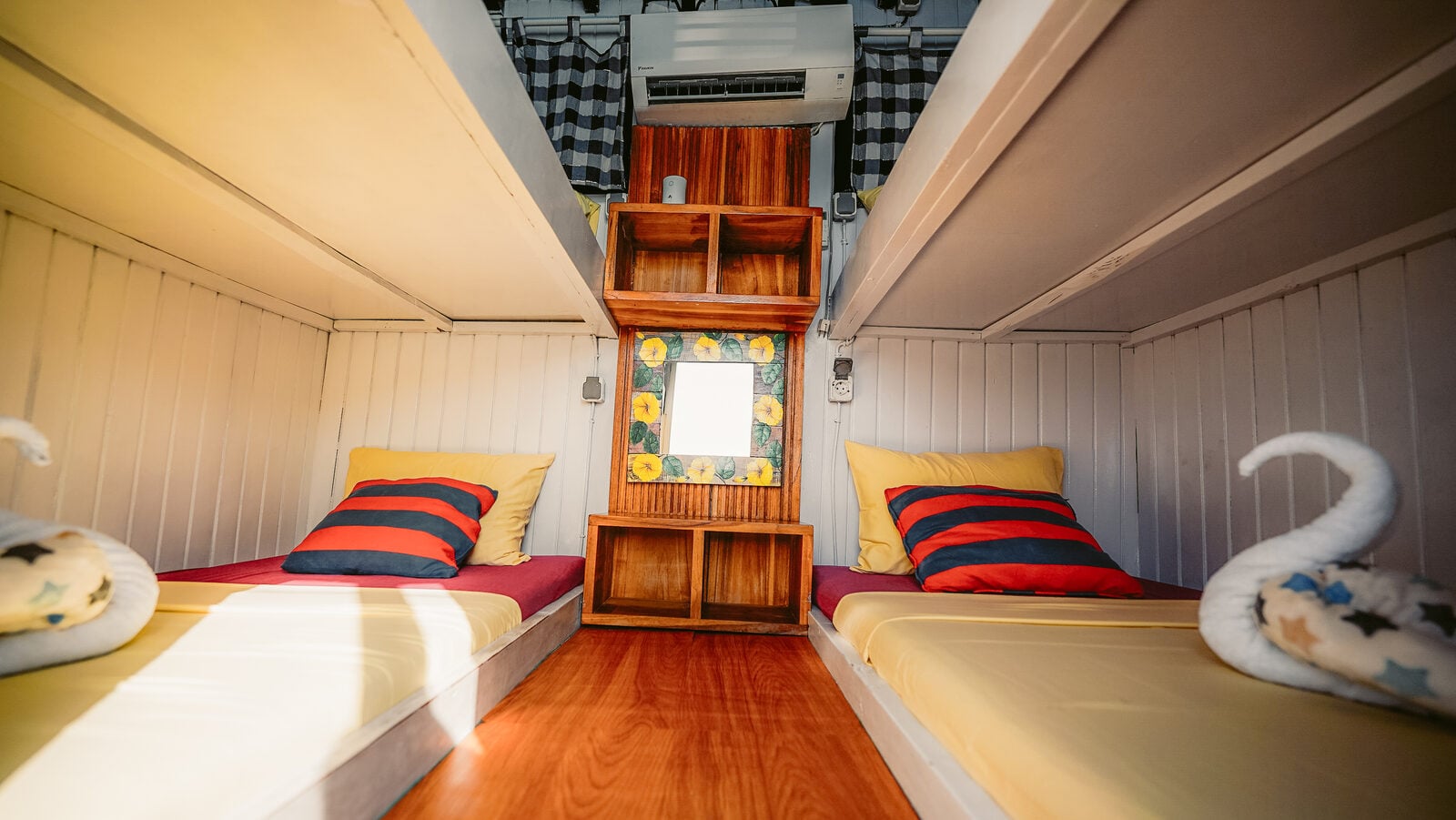 Share Cabin (4 single bunk beds) cabin aboard Kanha Natha liveaboard