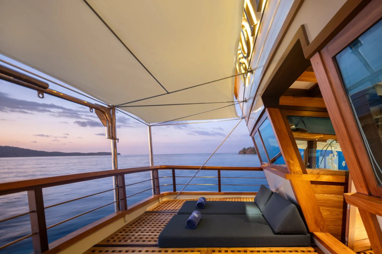 Owners Suite cabin aboard Otium liveaboard