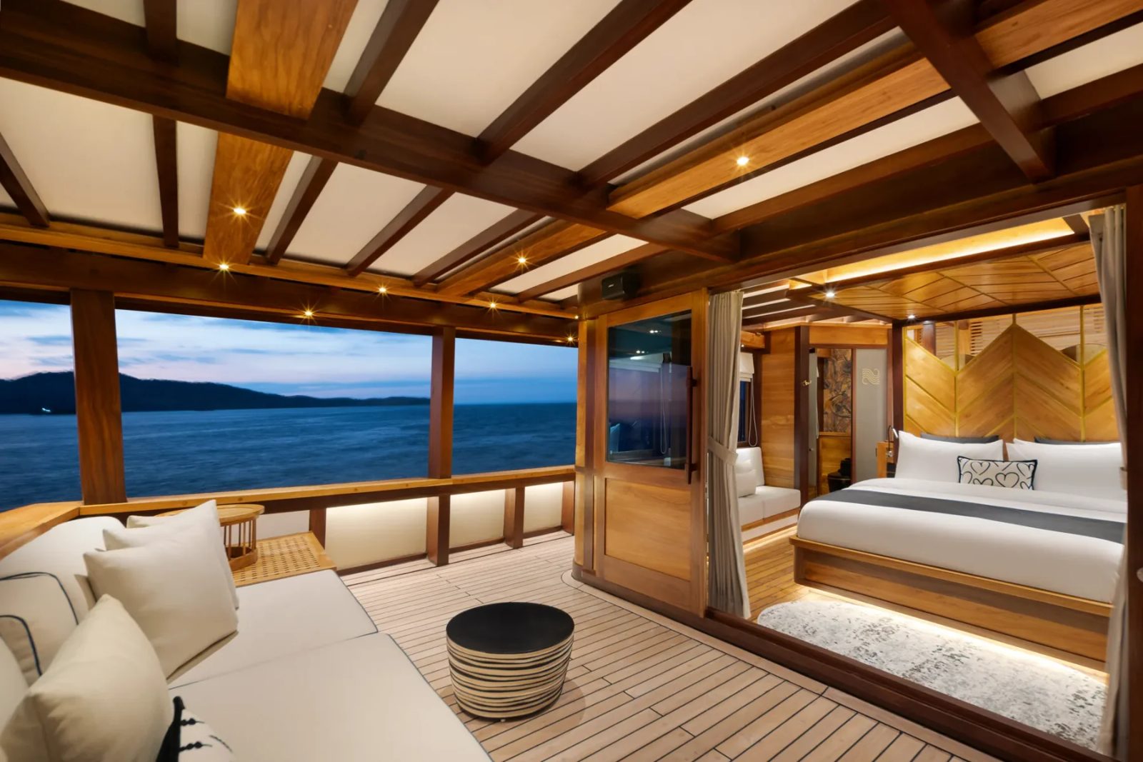 Queen Suite cabin aboard Otium liveaboard