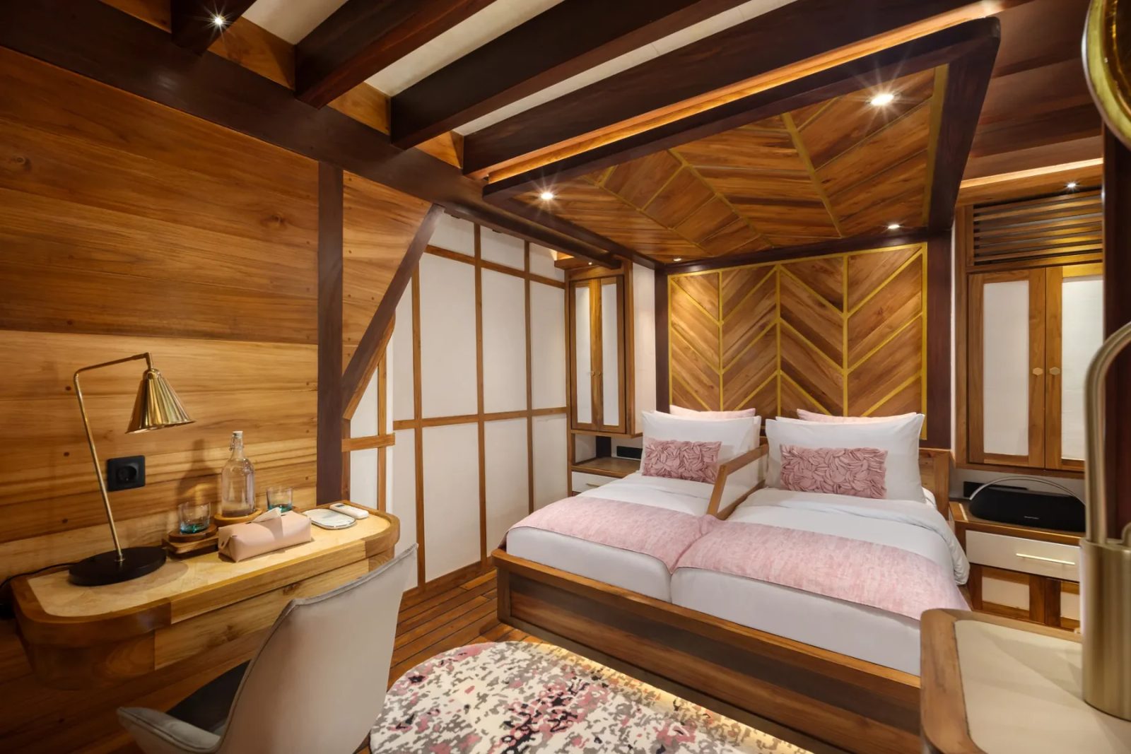 Coral Stateroom cabin aboard Otium liveaboard