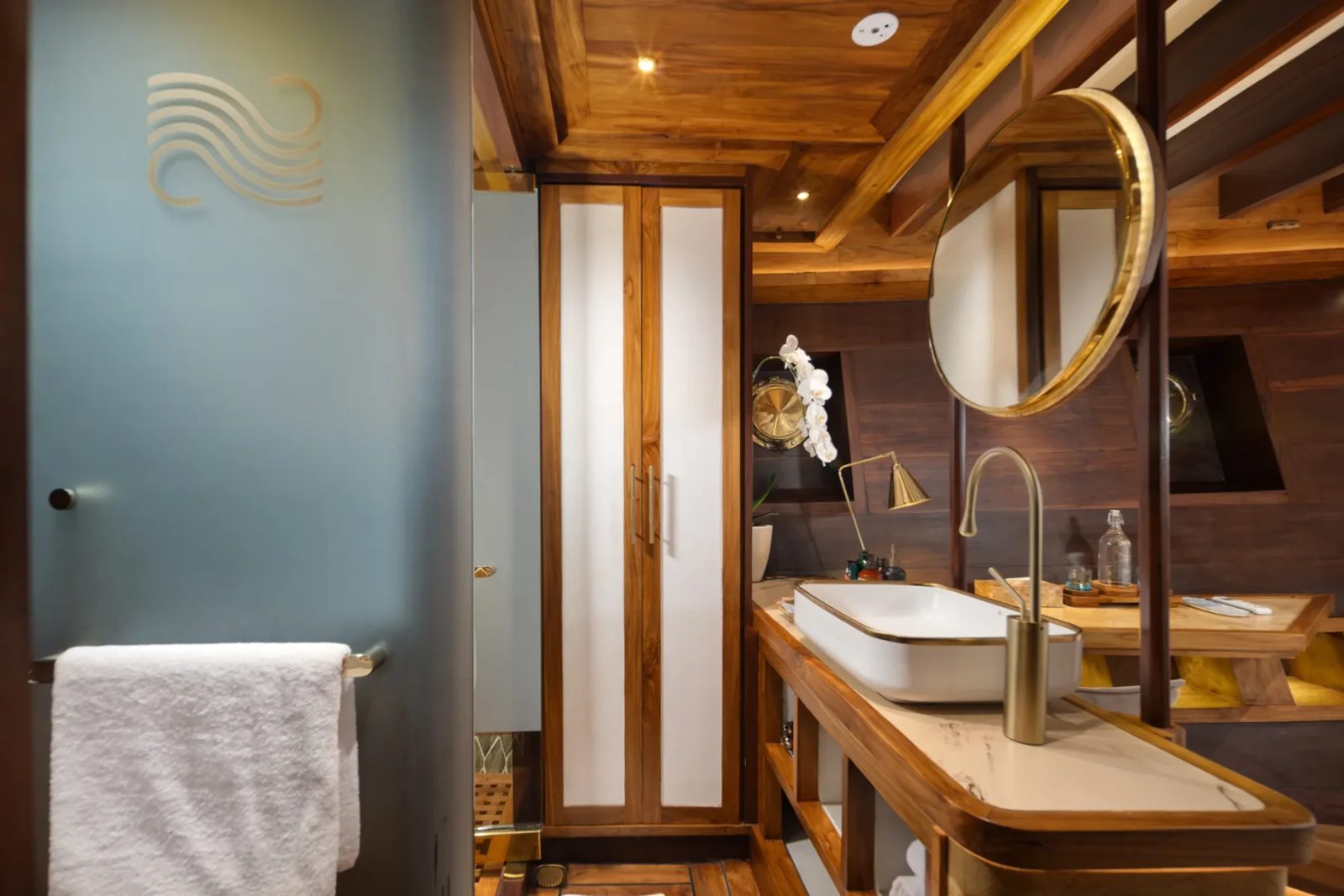 Sand Stateroom cabin aboard Otium liveaboard