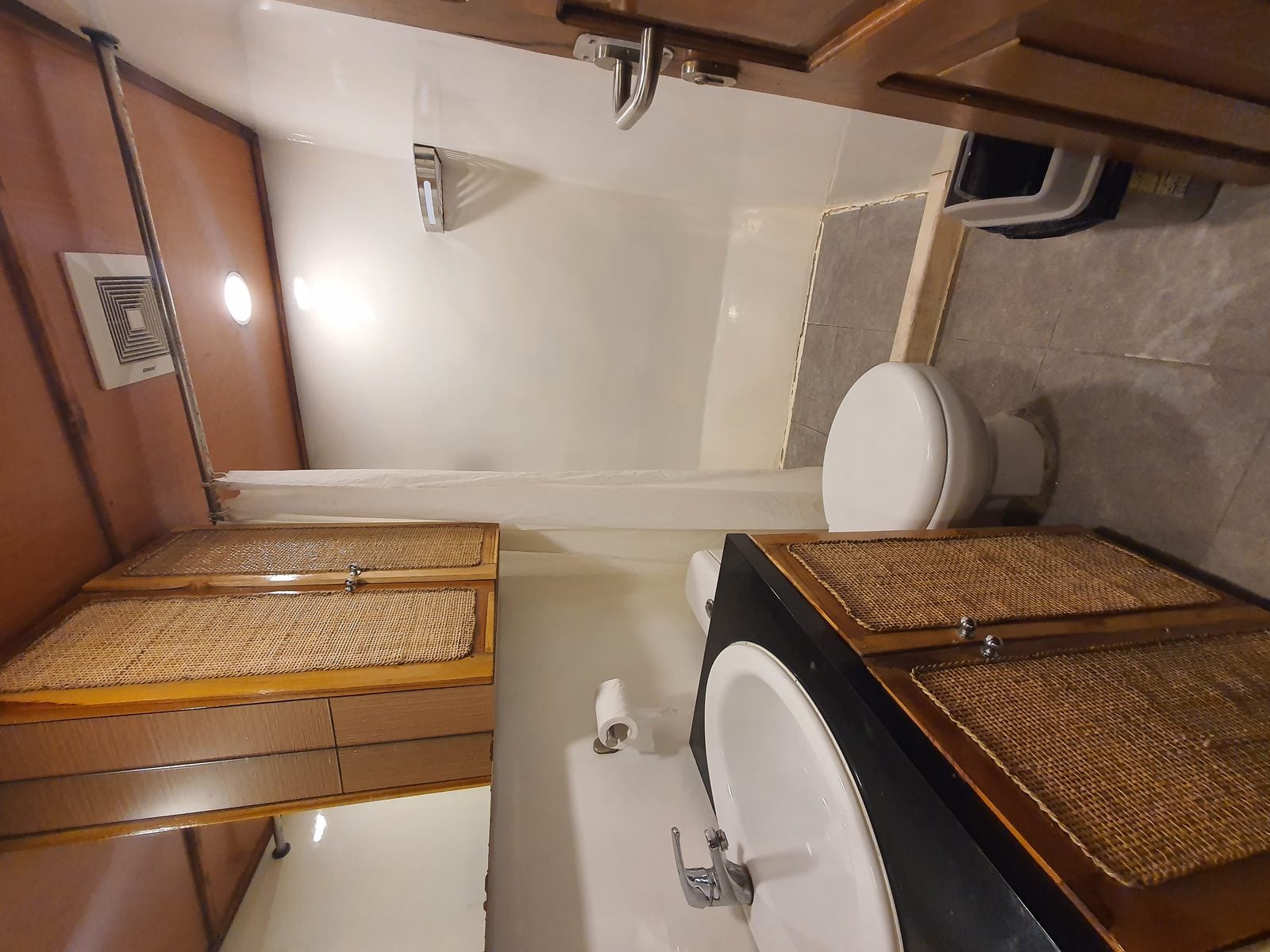 Deluxe Cabin cabin aboard Sea Familia II liveaboard
