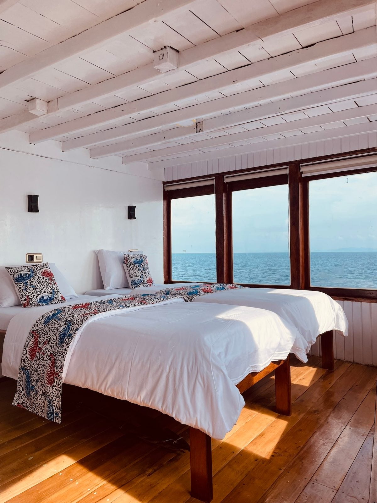 Sea View Suite cabin aboard Pearl of Papua liveaboard