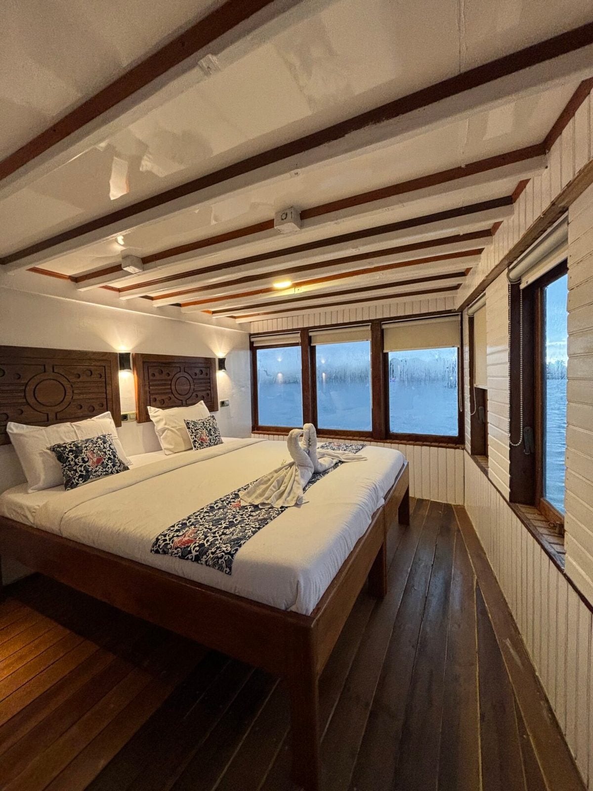 Sea View Suite cabin aboard Pearl of Papua liveaboard