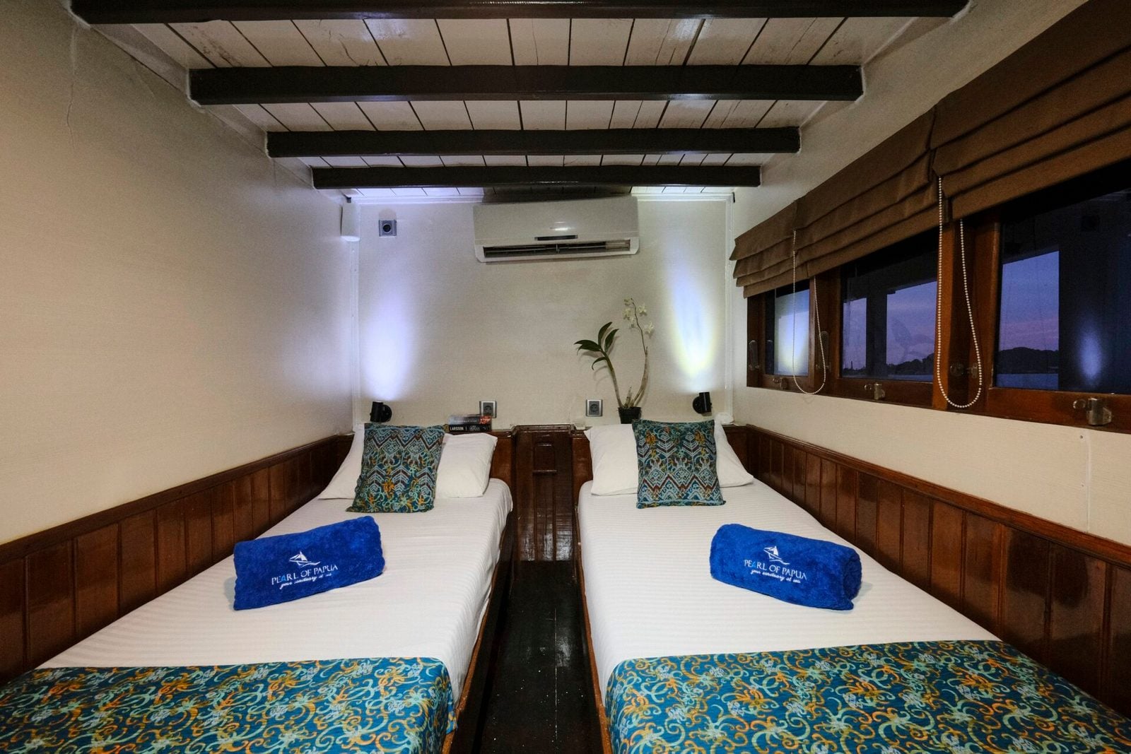Trevally Deluxe Twin cabin aboard Pearl of Papua liveaboard