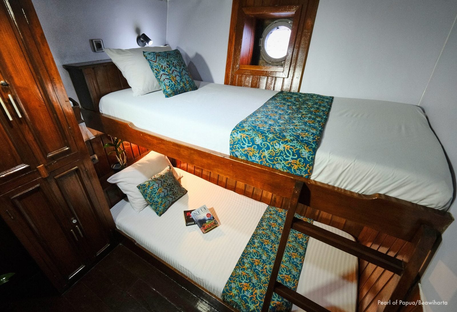 Seahorse Standard cabin aboard Pearl of Papua liveaboard