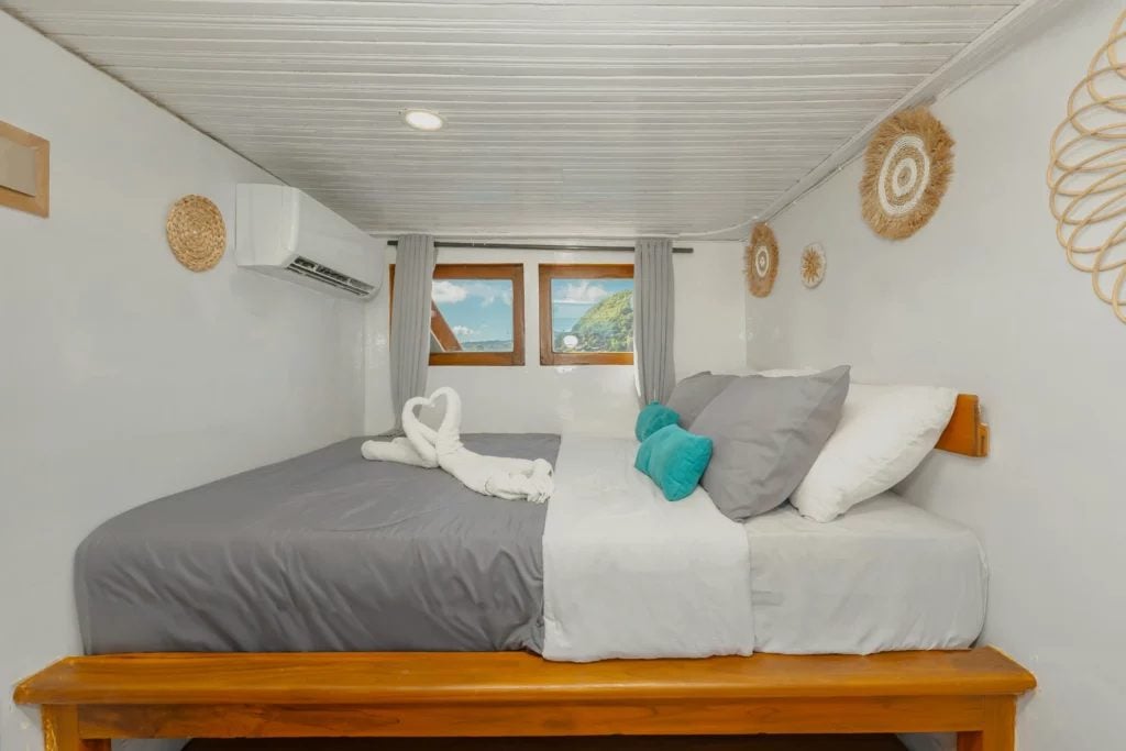 Private Cabin Main Deck cabin aboard Amore liveaboard