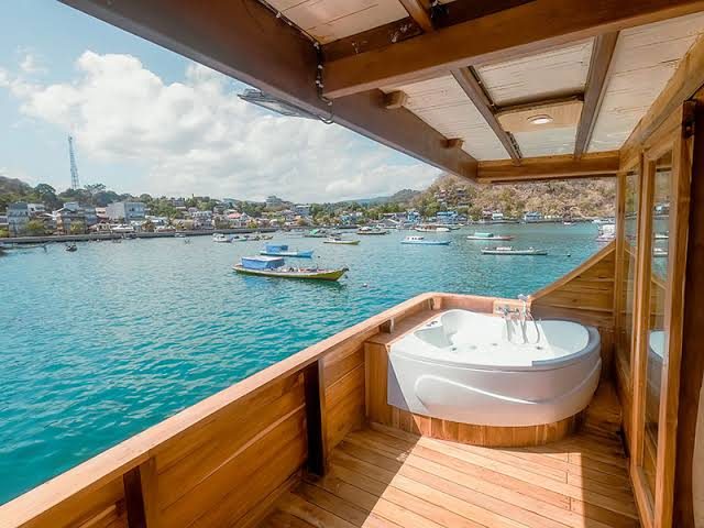 IKAN ROOM cabin aboard Lady Grace liveaboard