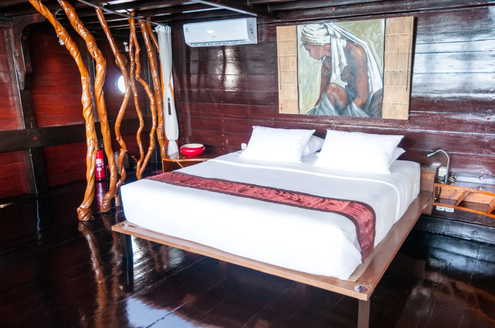 Master Suite cabin aboard Dewi Nusantara liveaboard