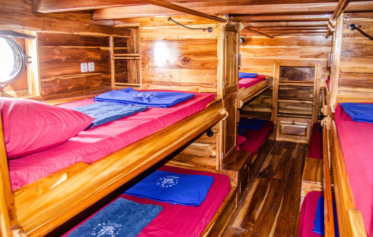 Dormitory Style Cabin for 8 people with private curtains cabin aboard Nusantara liveaboard