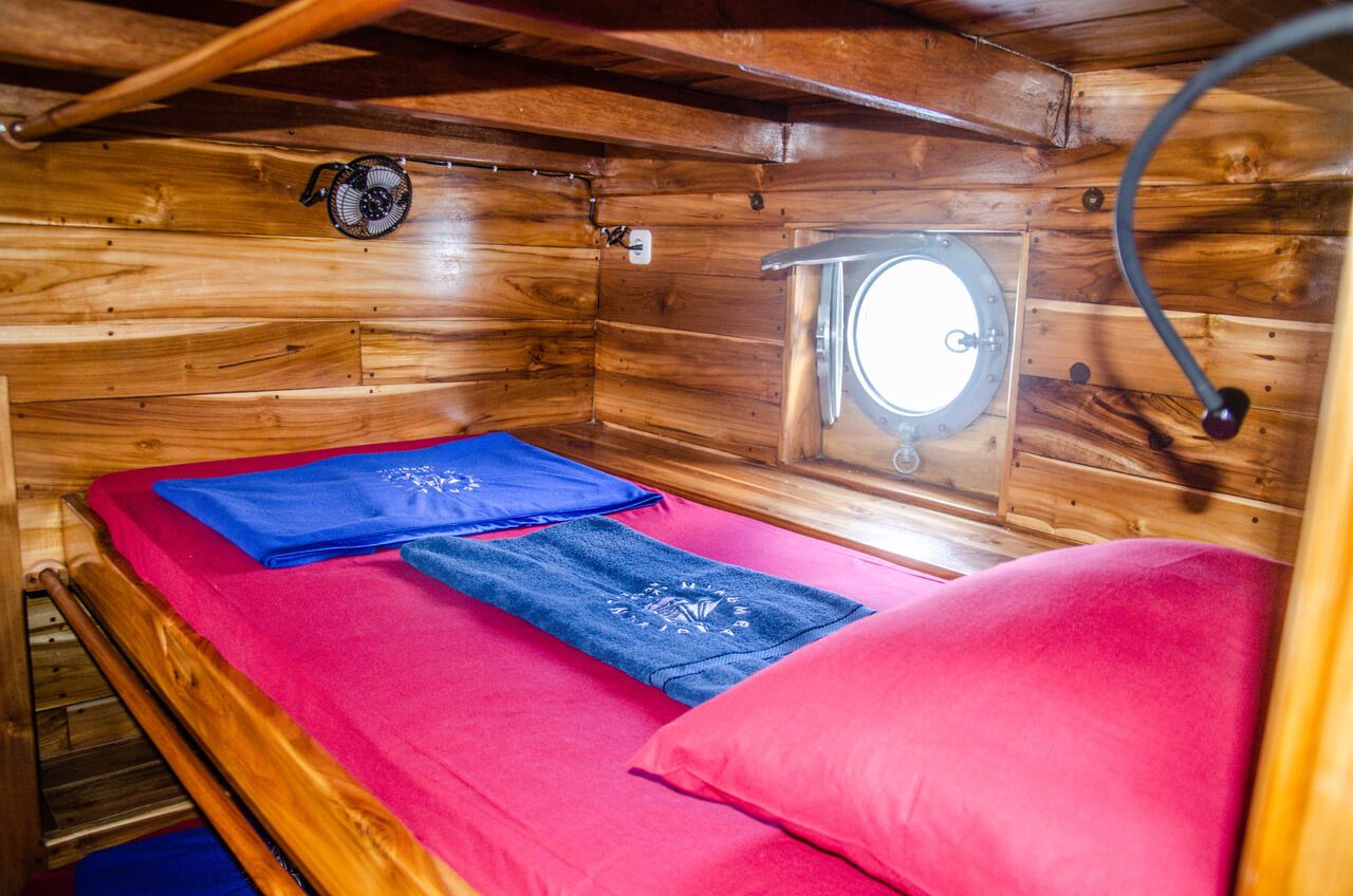 Dormitory Style Cabin for 8 people with private curtains cabin aboard Nusantara liveaboard