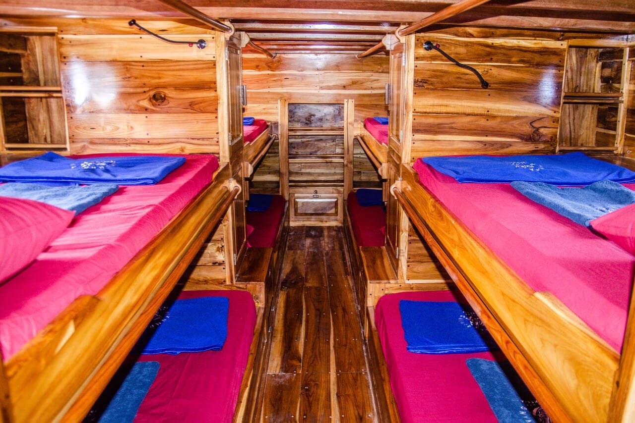 Dormitory Style Cabin for 8 people with private curtains cabin aboard Nusantara liveaboard