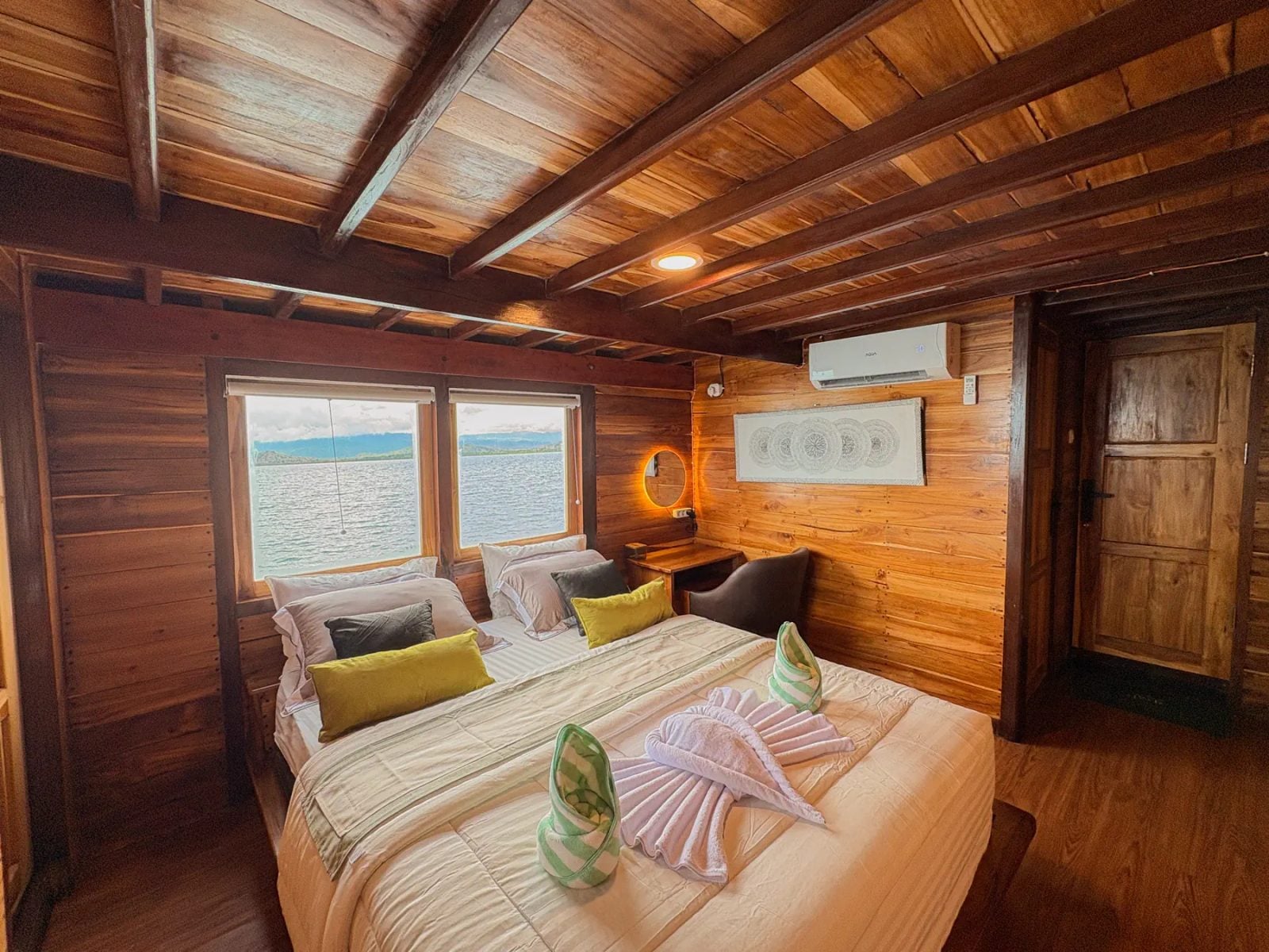 Master Cabin cabin aboard Sundari Voyages liveaboard