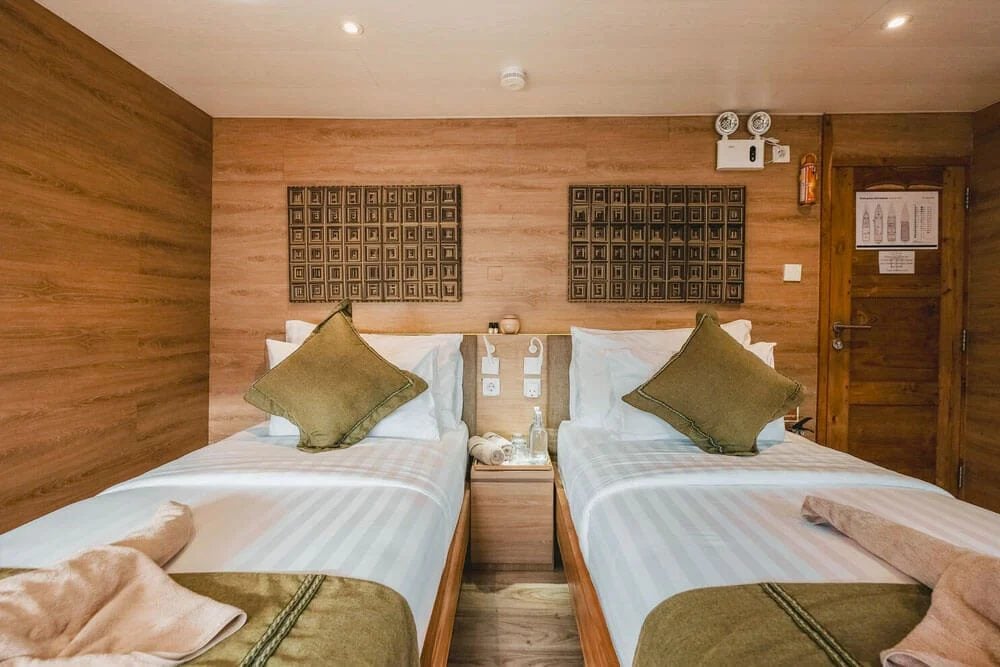 Premium Twin cabin aboard Indo Master liveaboard