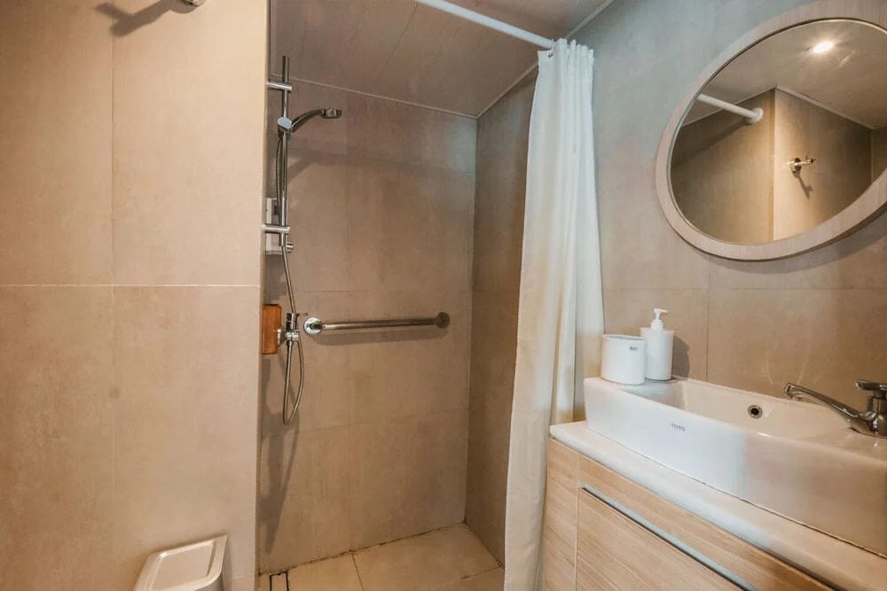 Premium Twin cabin aboard Indo Master liveaboard