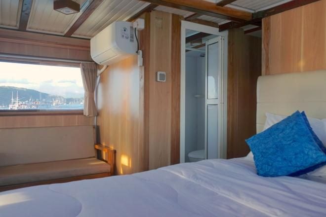Double cabin cabin aboard NusaTara liveaboard