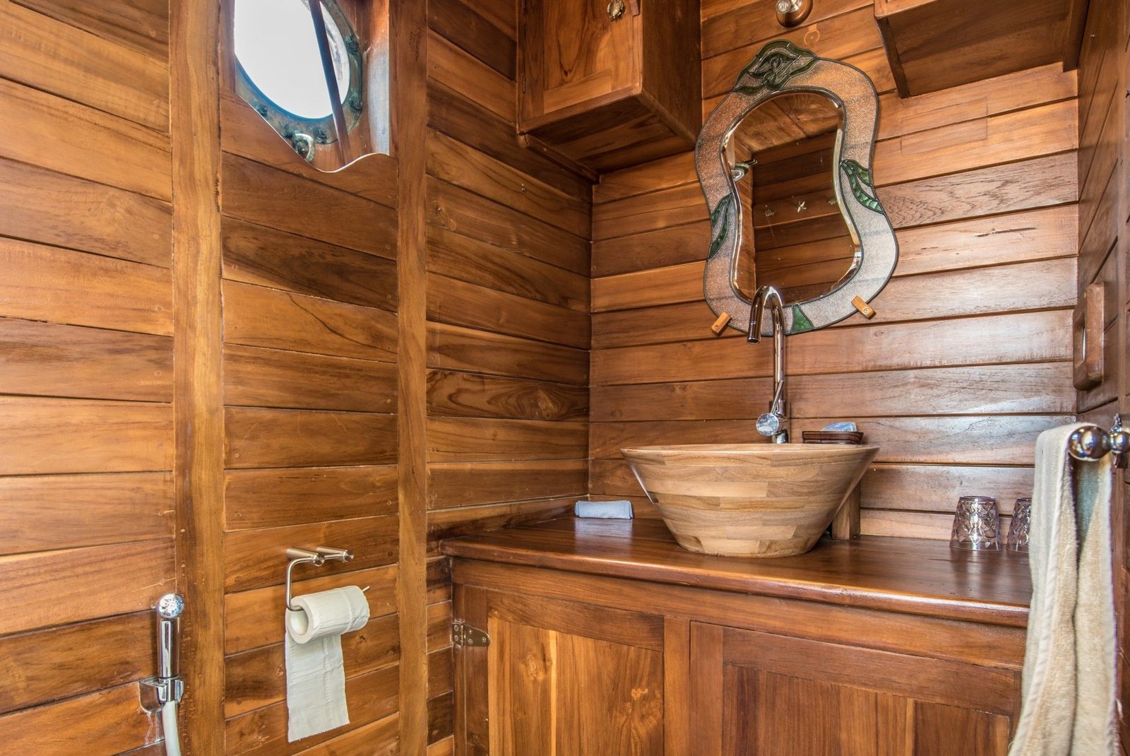 Pala (Nutmeg) cabin aboard Carpe Diem liveaboard