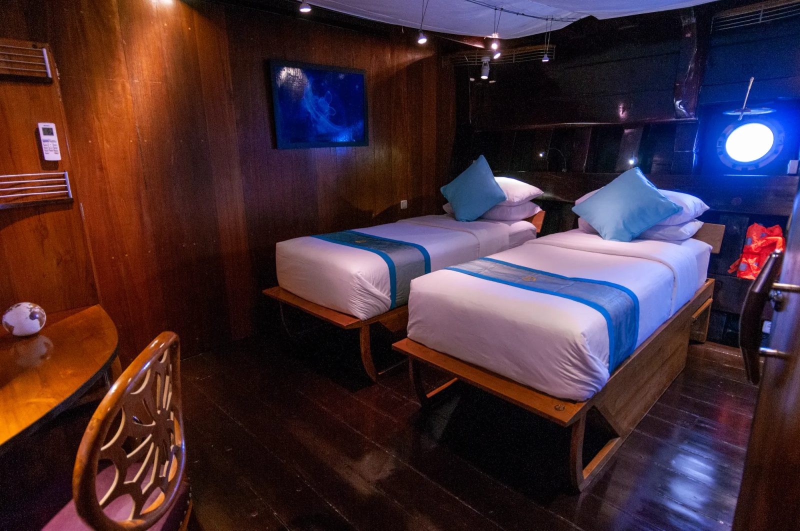 Deluxe Stateroom cabin aboard Dewi Nusantara liveaboard