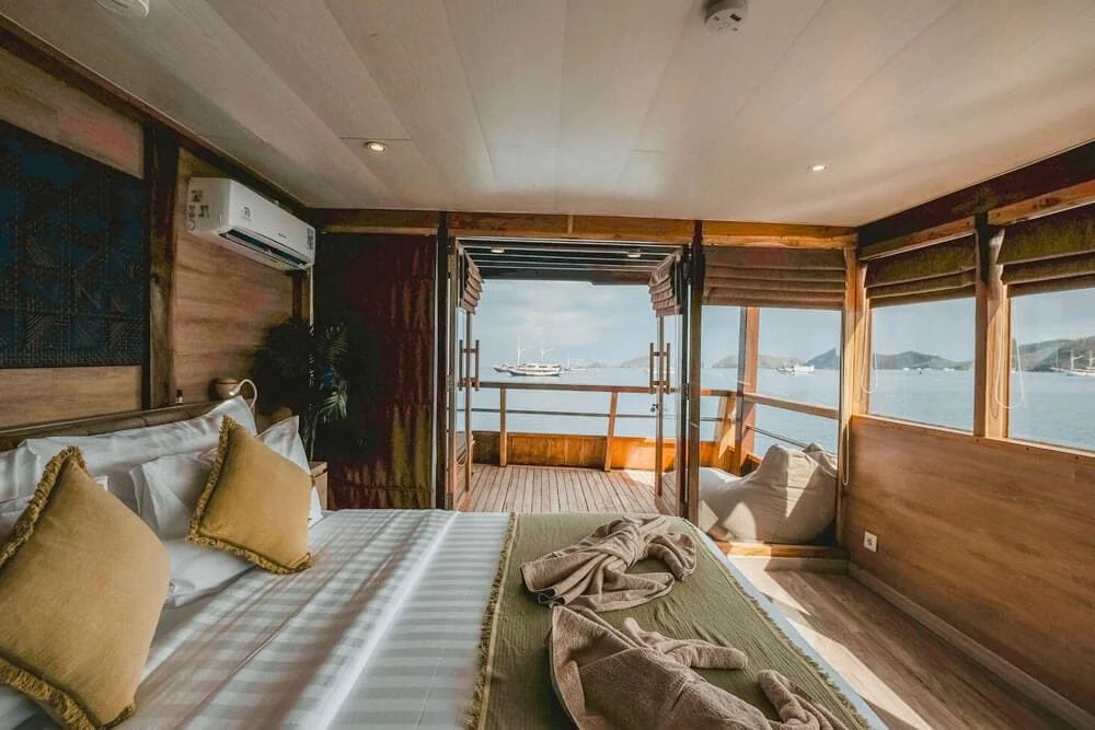 Superior Twin/Double cabin aboard Indo Master liveaboard
