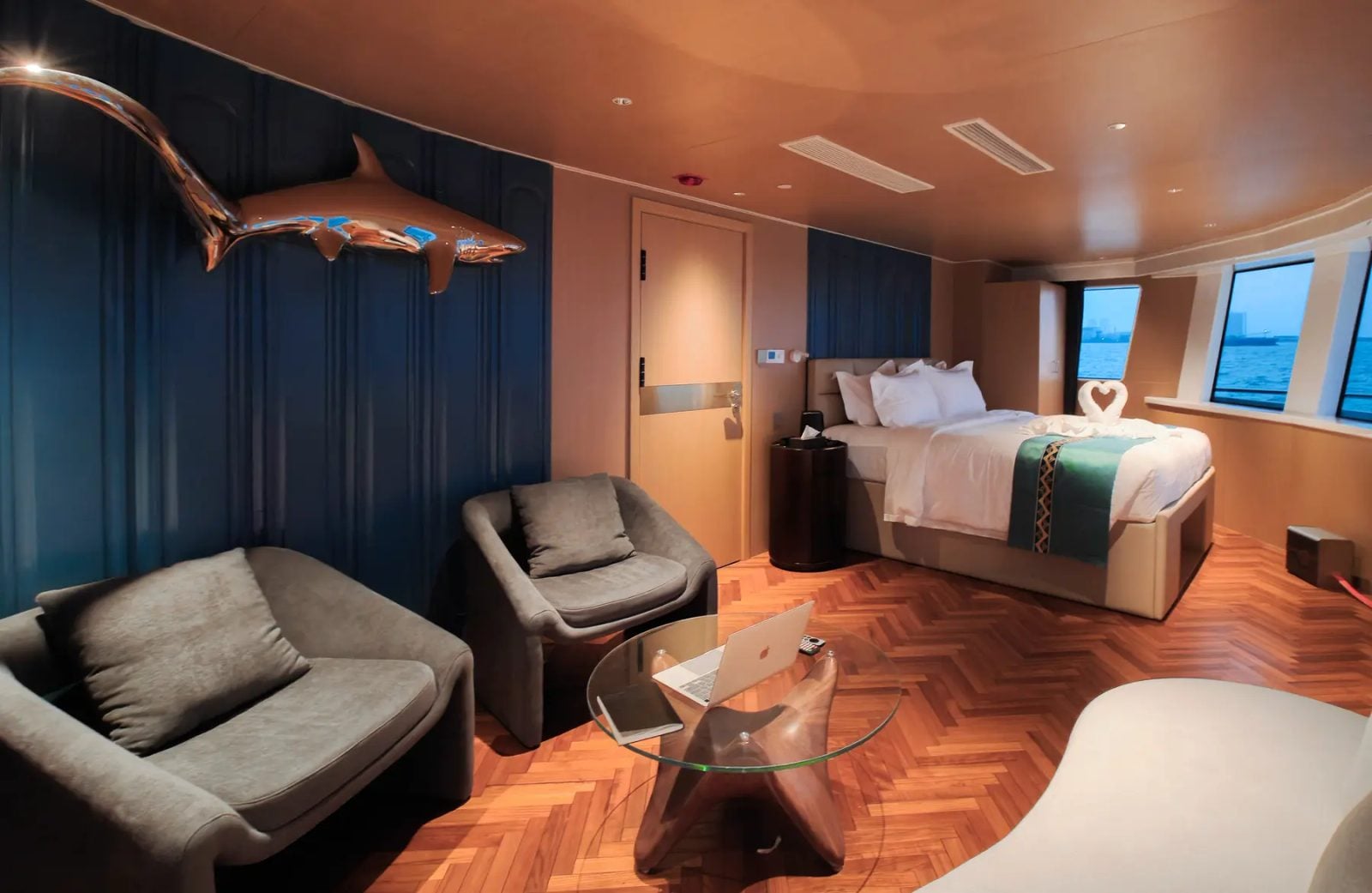 Master Suite cabin aboard Blue Pearl liveaboard