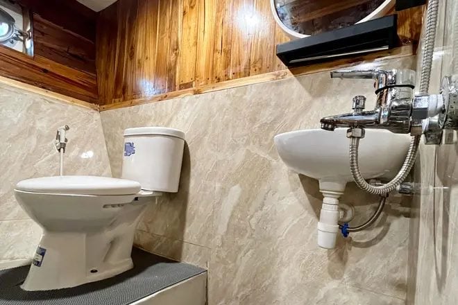 Standard Double cabin aboard Blue Lotus liveaboard