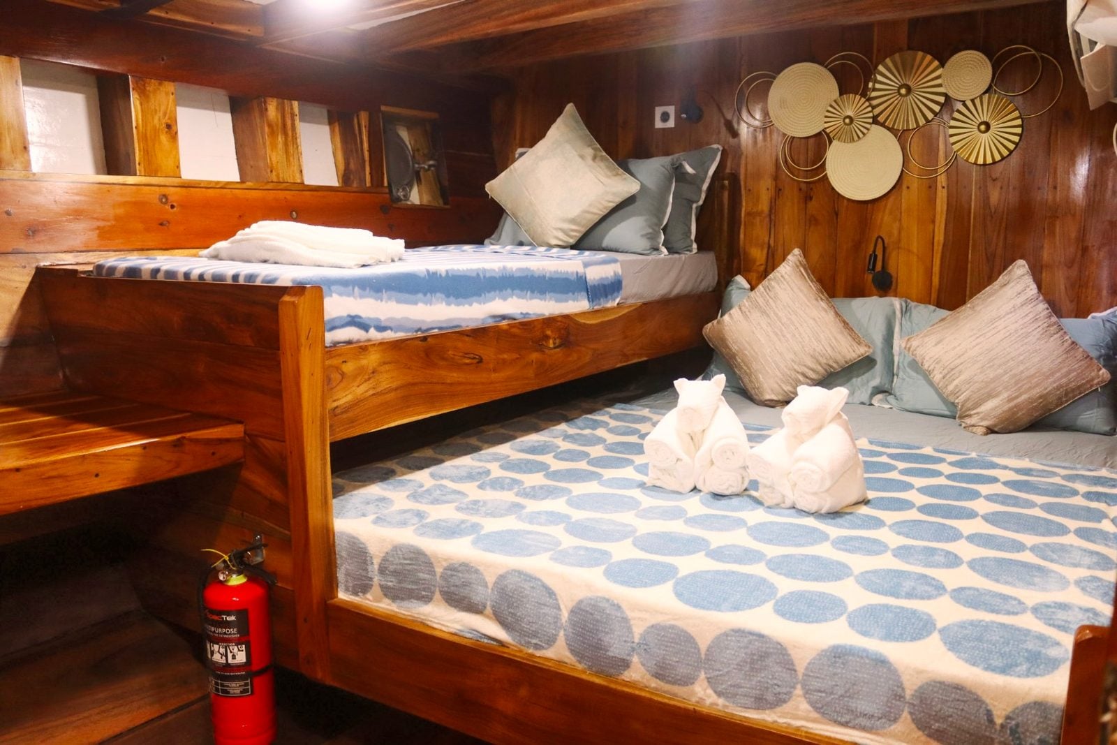 Standard Double cabin aboard Blue Lotus liveaboard